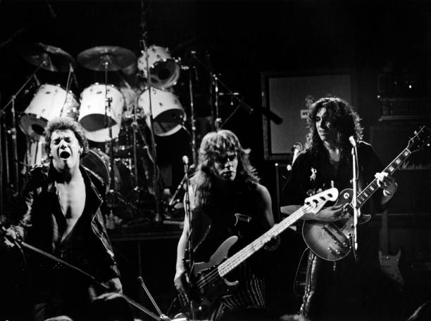 Dennis Stratton (ex-IRON MAIDEN) critique le documentaire 'Burning Ambition' : un regard trop rapide sur les débuts du groupe
