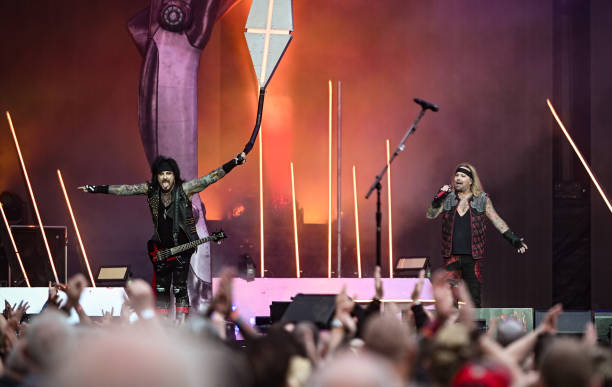 Nikki Sixx de Mötley Crüe évoque le combat de Vince Neil après son AVC : 'J'ai appris l'horreur de cette épreuve'